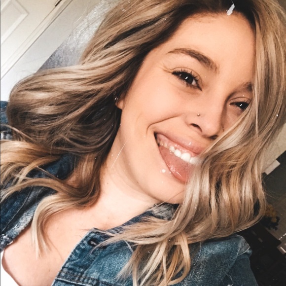 Meet your Posher, Katie - Picture 1 of 5